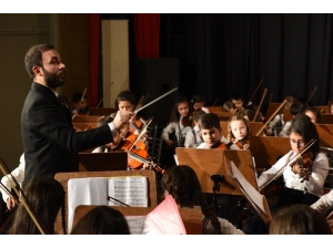 İki Elin Sesi Var Çocuk Senfoni Orkestrası’ndan Yeni Yıl Konseri