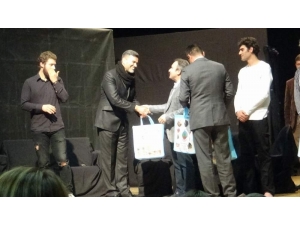 Siirt’te ’Beni Affet Anne’ Tiyatro Oyunu Sahnelendi