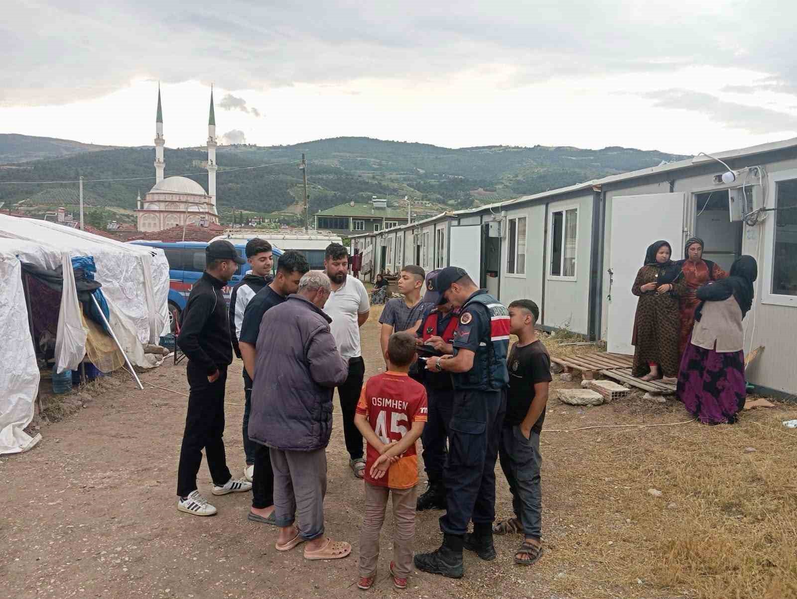 bilecik-te-mevsimlik-iscilere-jandarma-denetimi