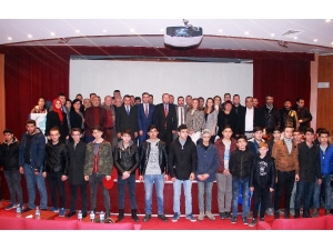 "Damarlarındaki Asil Kanı Kirletme" Konferansına Yoğun İlgi