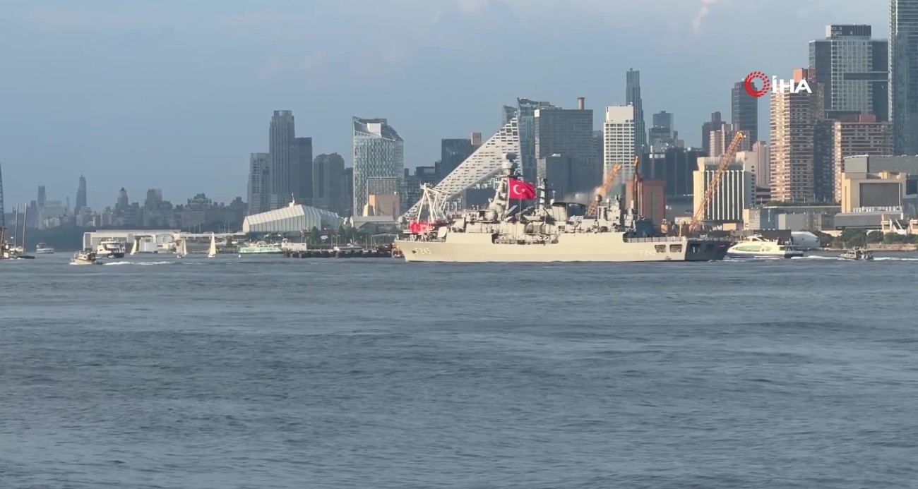 abd-nin-bagimsizliginin-250-yili-new-york-ta-hava-ve-deniz-torenleriyle-kutlandi