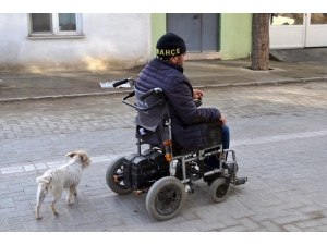 Engelli Vatandaş Yeni Akü İsterken Gözyaşlarını Tutamadı