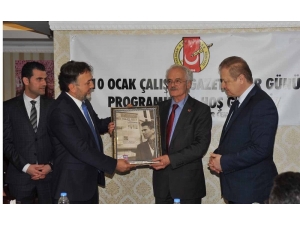 Duayen Gazeteci Hikmet Aksoy’u Duygulandıran Ödül