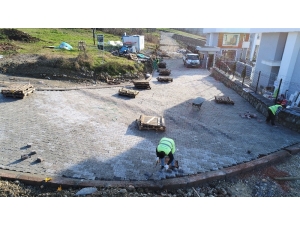 Başiskele’de Yeni Açılan Yollar Parke Taşlarıyla Kaplanıyor