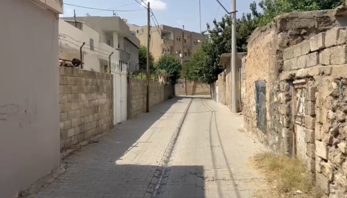 mardin-de-eve-giren-maskeli-kisilerin-saldirisina-ugrayan-yasli-kadin-agir-yaralandi