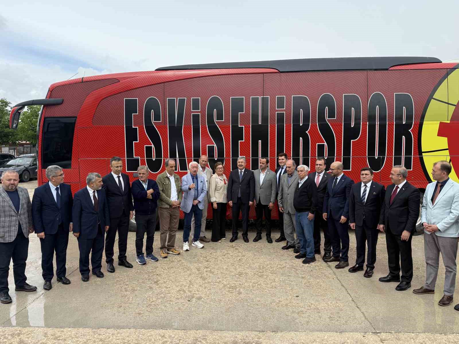 eskisehir-de-fethi-heper-spor-ortaokulu-duzenlenen-torenle-hizmete-acildi