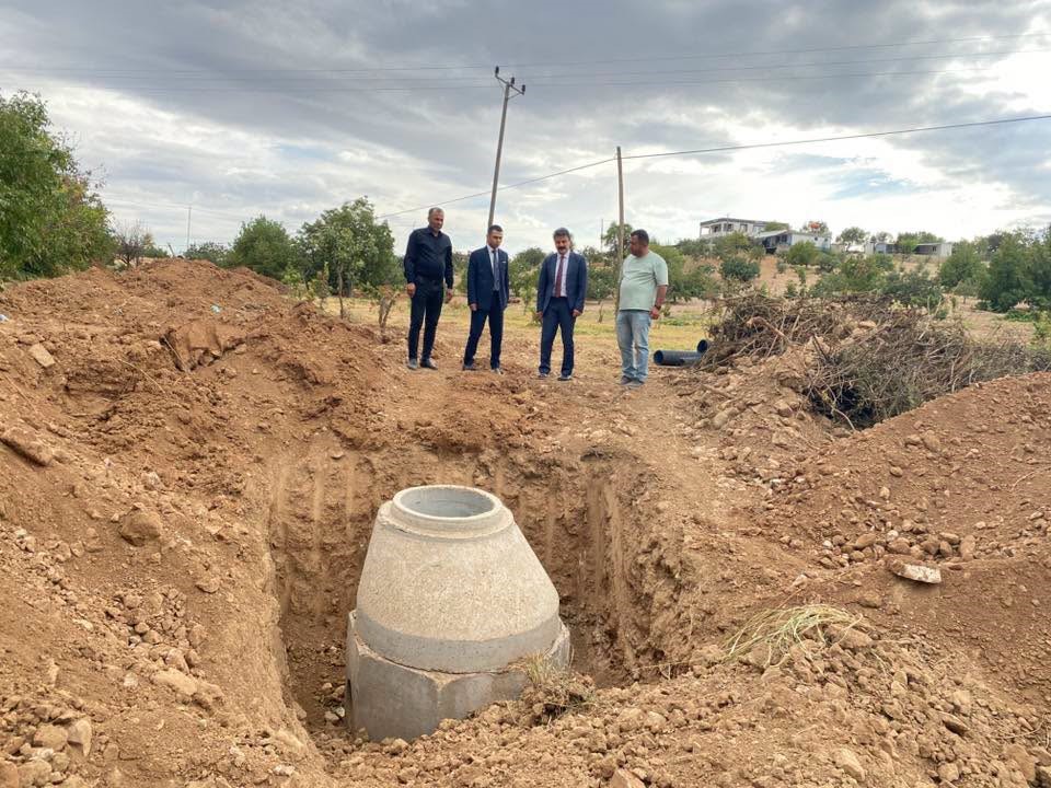 besni-de-koydes-kapsaminda-kanalizasyon-calismalari-suruyor