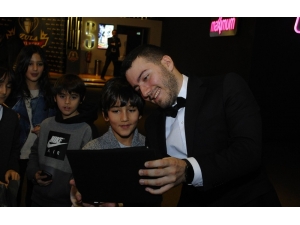 Enes Batur Hayranları Galaya Yoğun İlgi Gösterdi