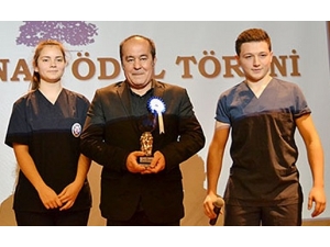 Esogü Öğretim Üyesi Prof. Dr. Ayhancı’ya ’Yılın En İyi Bilim Çalışması Ödülü’ Verildi