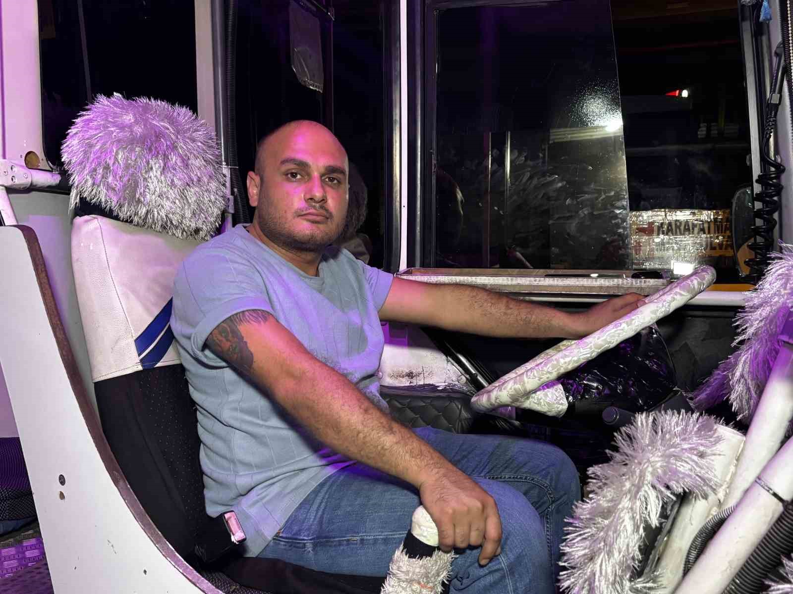 adana-da-ambulans-ve-otobus-suruculeri-arasinda-yol-verme-kavgasi