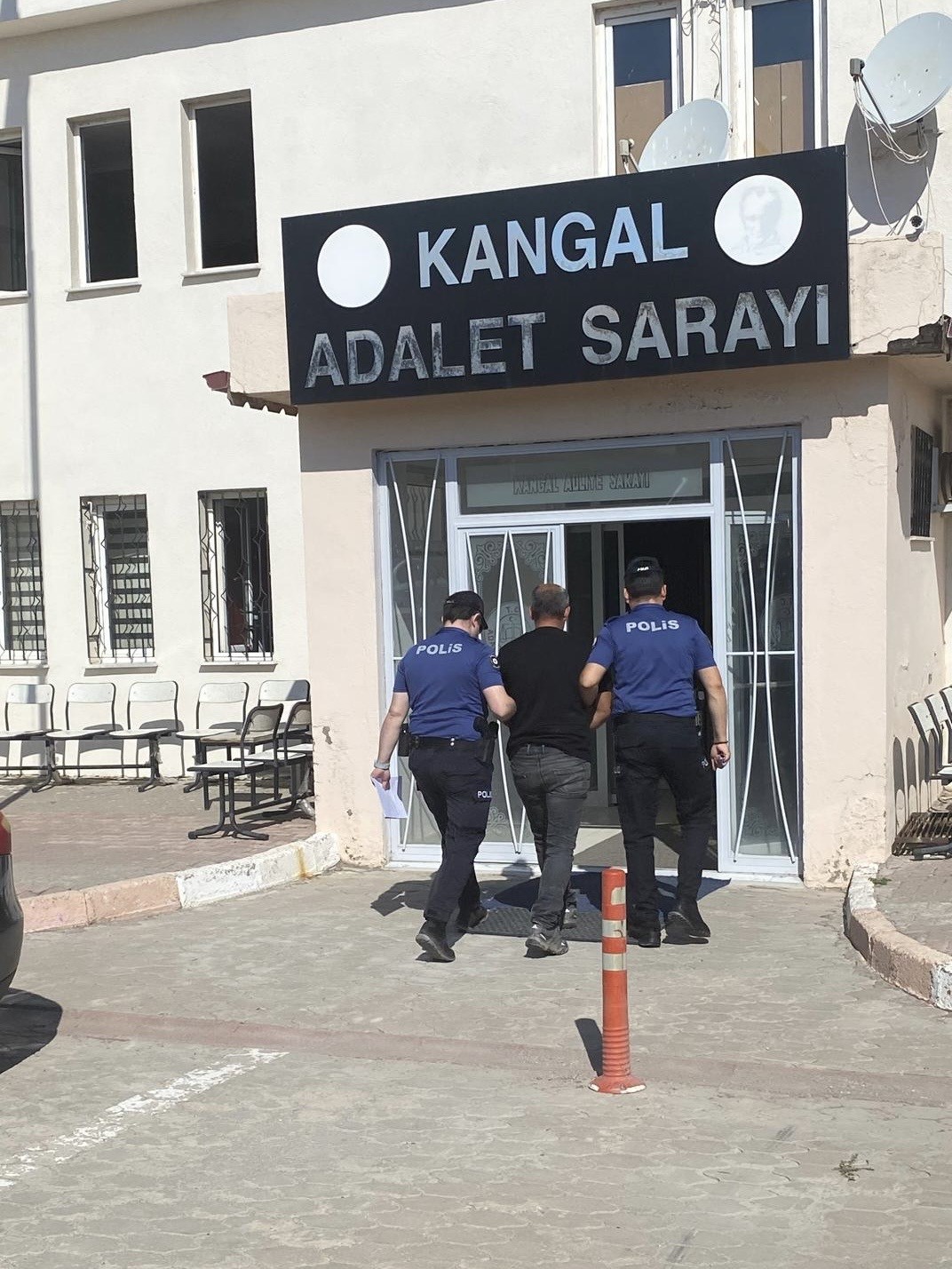 anayasal-duzeni-ortadan-kaldirmaya-tesebbusten-13-yil-hapis-cezasi-alan-firari-hukumlu-yakalandi