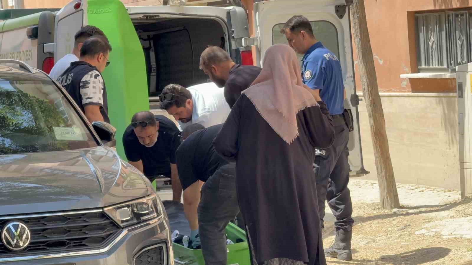seslendikleri-annelerini-yataginda-cansiz-buldular