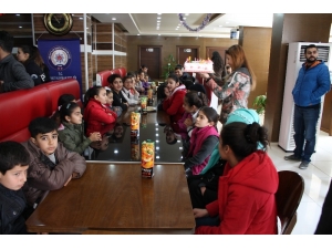 Midyat Emniyet Müdürlüğü Bin 250 Öğrencinin Doğum Gününü Kutladı