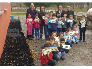 Doğa Dostu Öğrenciler Rozetlerini Aldı