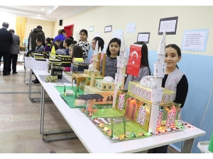 İlkokul Öğrencileri Yaptıkları Maketlerle Büyüledi