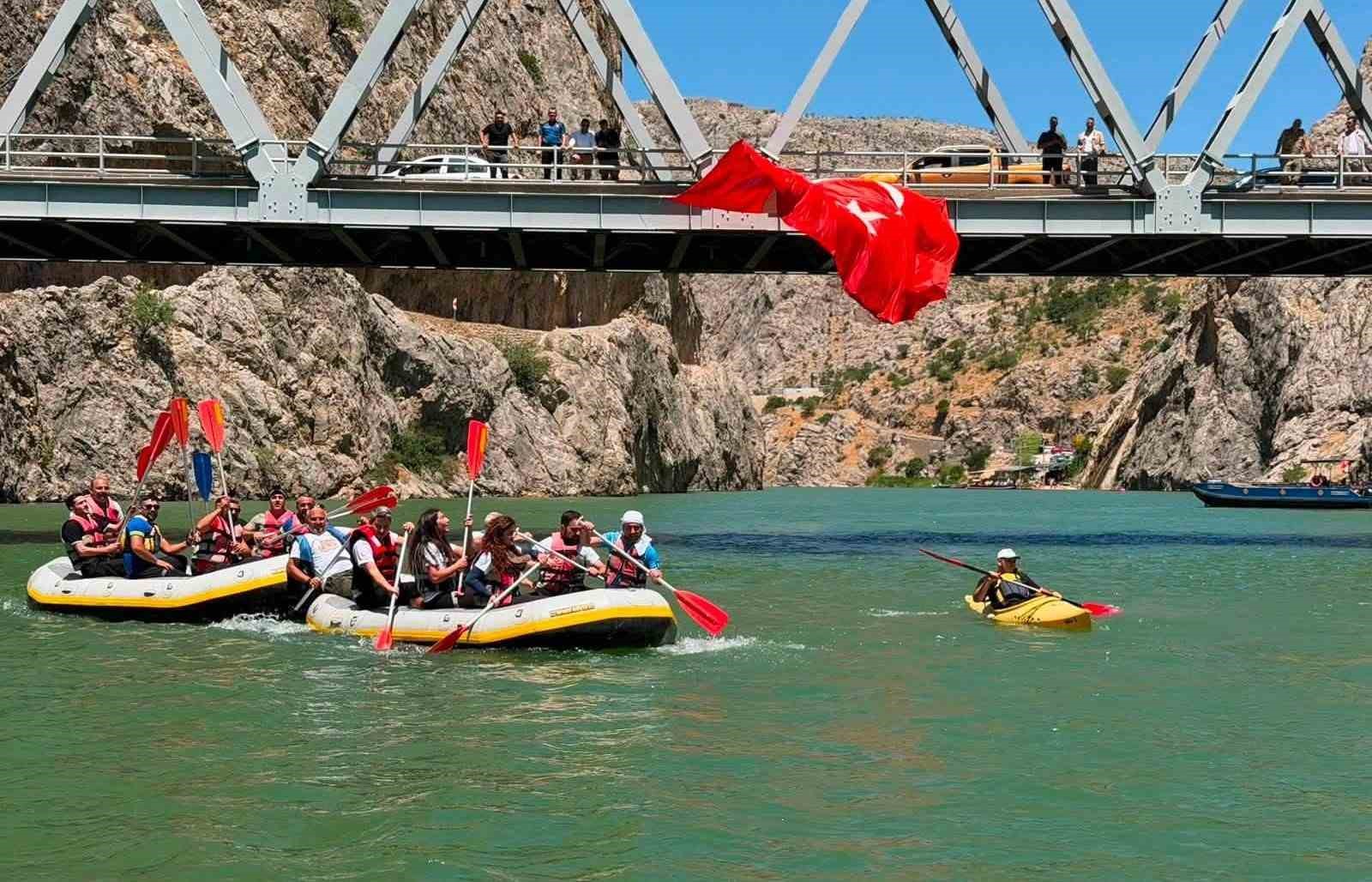 kemaliye-de-su-sporlari-tutkunlari-firat-ta-bulustu