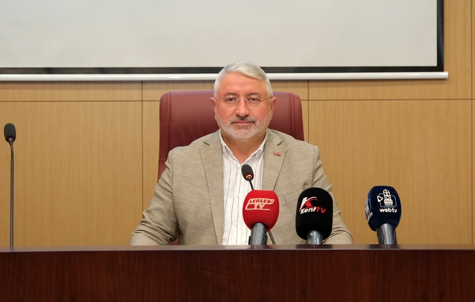 corum-belediye-baskani-asgin-in-manifest-i-getirmeyecegiz-sozlerine-vatandaslardan-destek