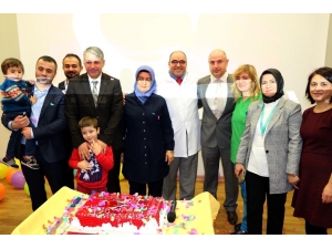 Yozgat Şehir Hastanesi Birinci Yılını Pasta Keserek Kutladı