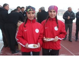 Gençlik Spor İl Müdürü Alp’ten Sporculara Tatlı Ziyafeti