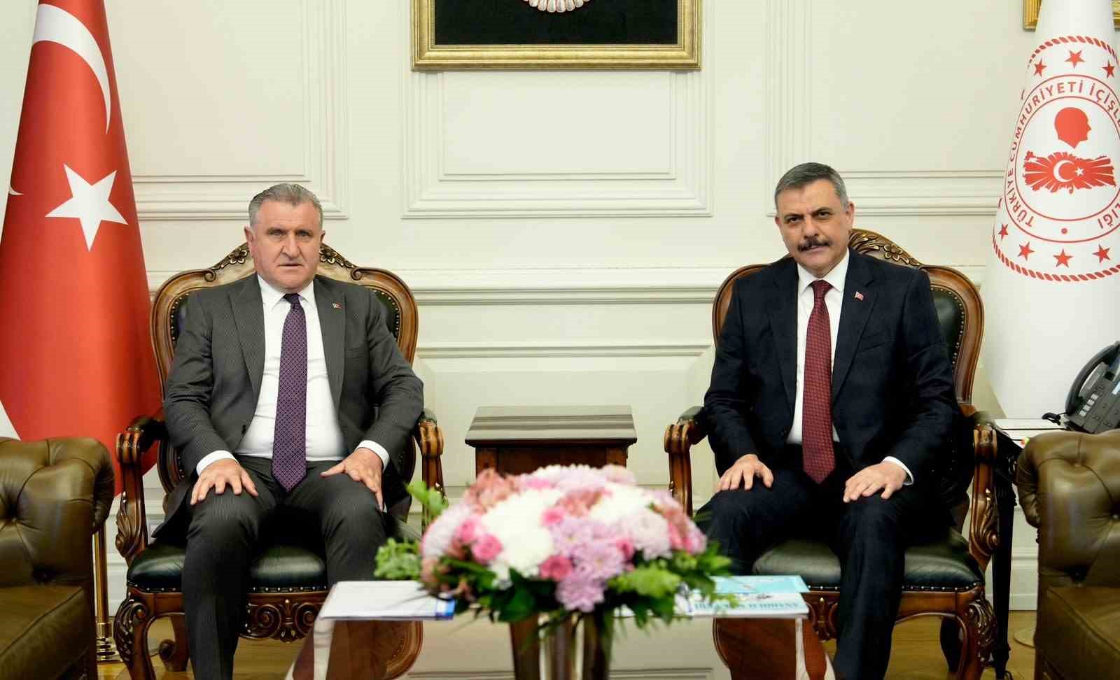 icisleri-bakani-ciftci-genclik-ve-spor-bakani-bak-ile-gorustu