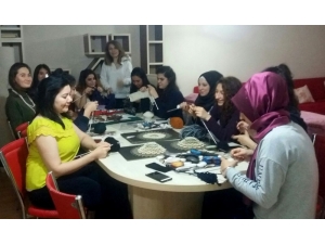 Yabancı Öğrenciler Örgü Örmeyi Öğreniyor