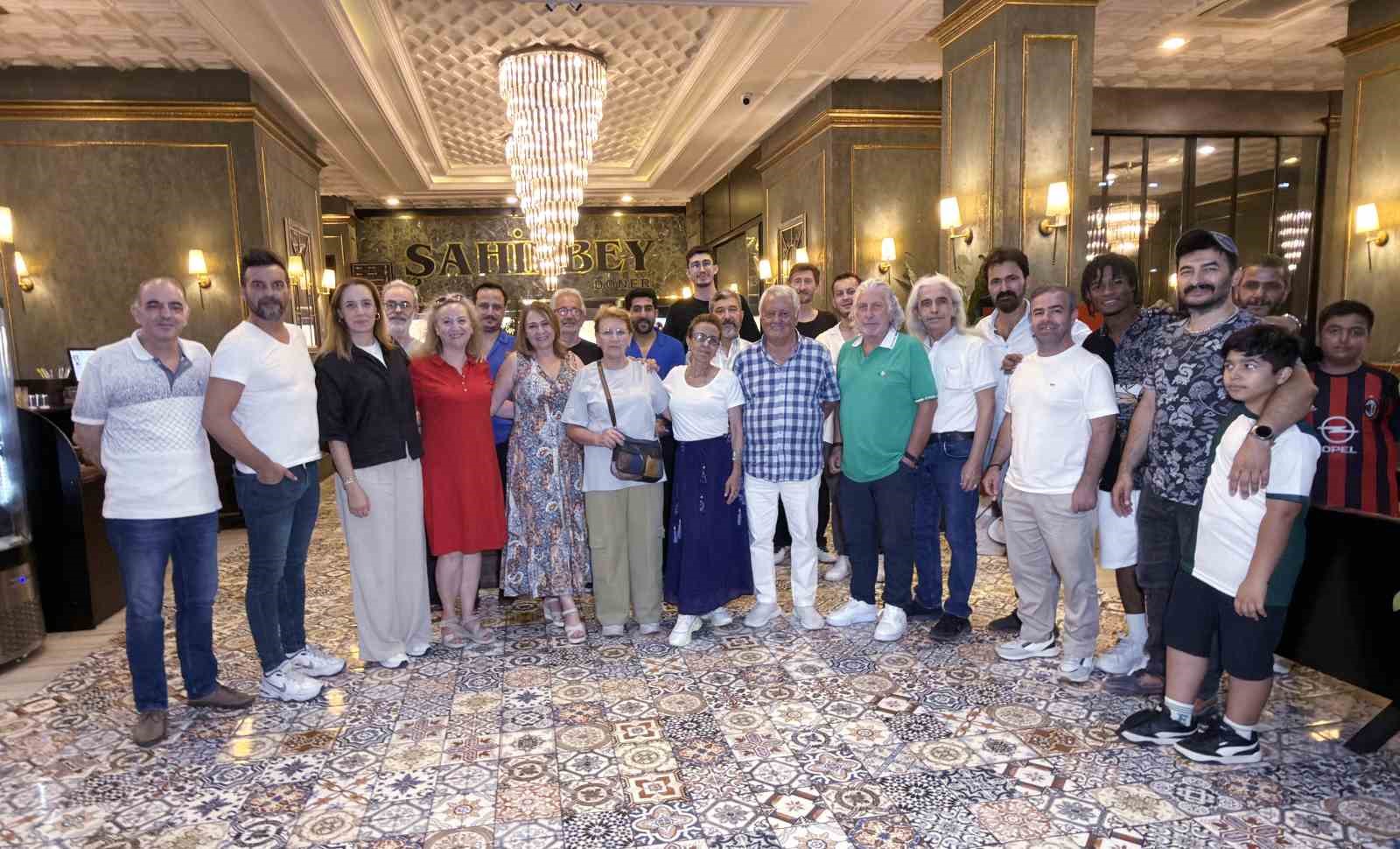 24-yil-sonra-efsane-dizi-geri-dondu