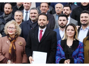 Efeler Ak Parti’nin Yeni Yönetimi Mazbatasını Aldı