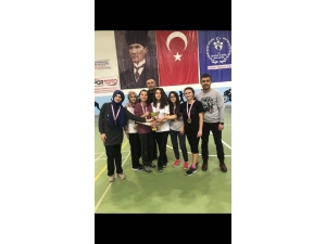 Fen Lisesi Öğrencileri Maç Esnasında Bile Ders Çalışıyor