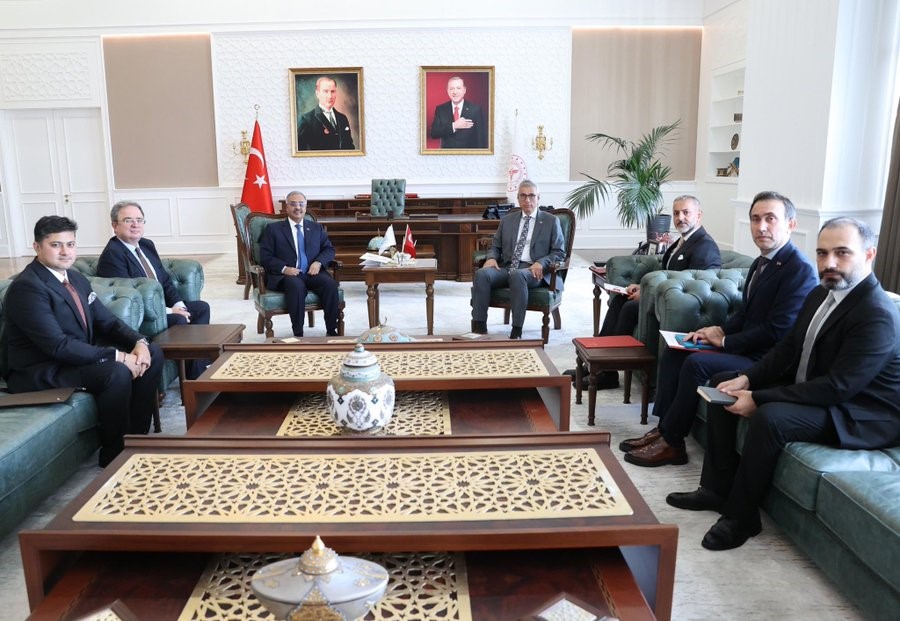 bakan-memisoglu-d-8-genel-sekreteri-mahmood-ile-bir-araya-geldi