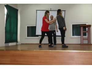 Kardelen Kadın Merkezinde Drama Etkinliği Düzenleniyor