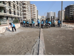 Karşıyaka Mahallesinde Beton Parke Çalışması Devam Ediyor