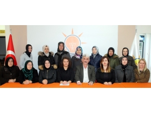 Kamıl: "Liderimiz Dünyaya Meydan Okuyor"