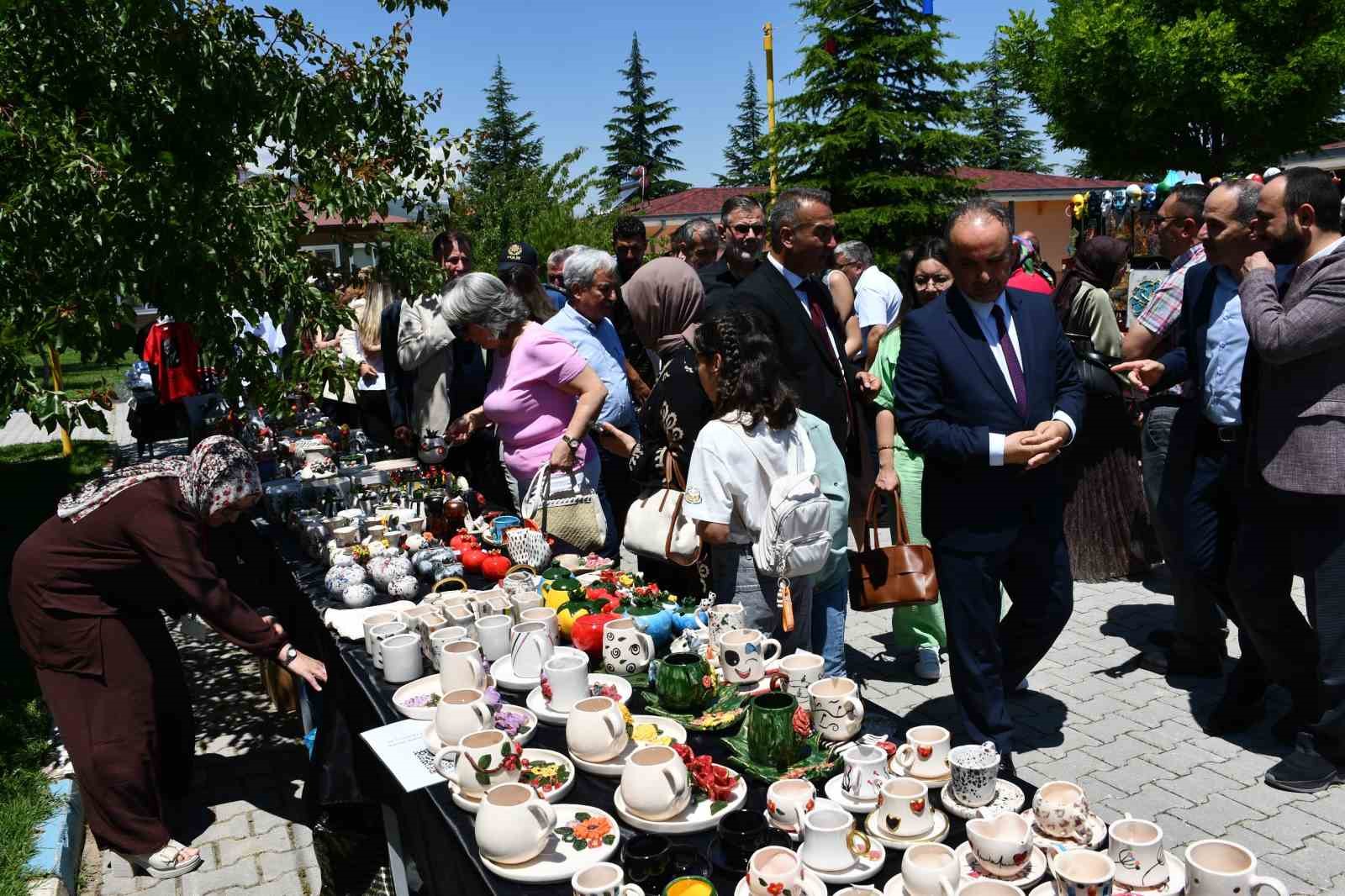 aksehir-de-cocuk-evleri-sitesi-nde-sunnet-soleni-ve-el-sanatlari-sergisi