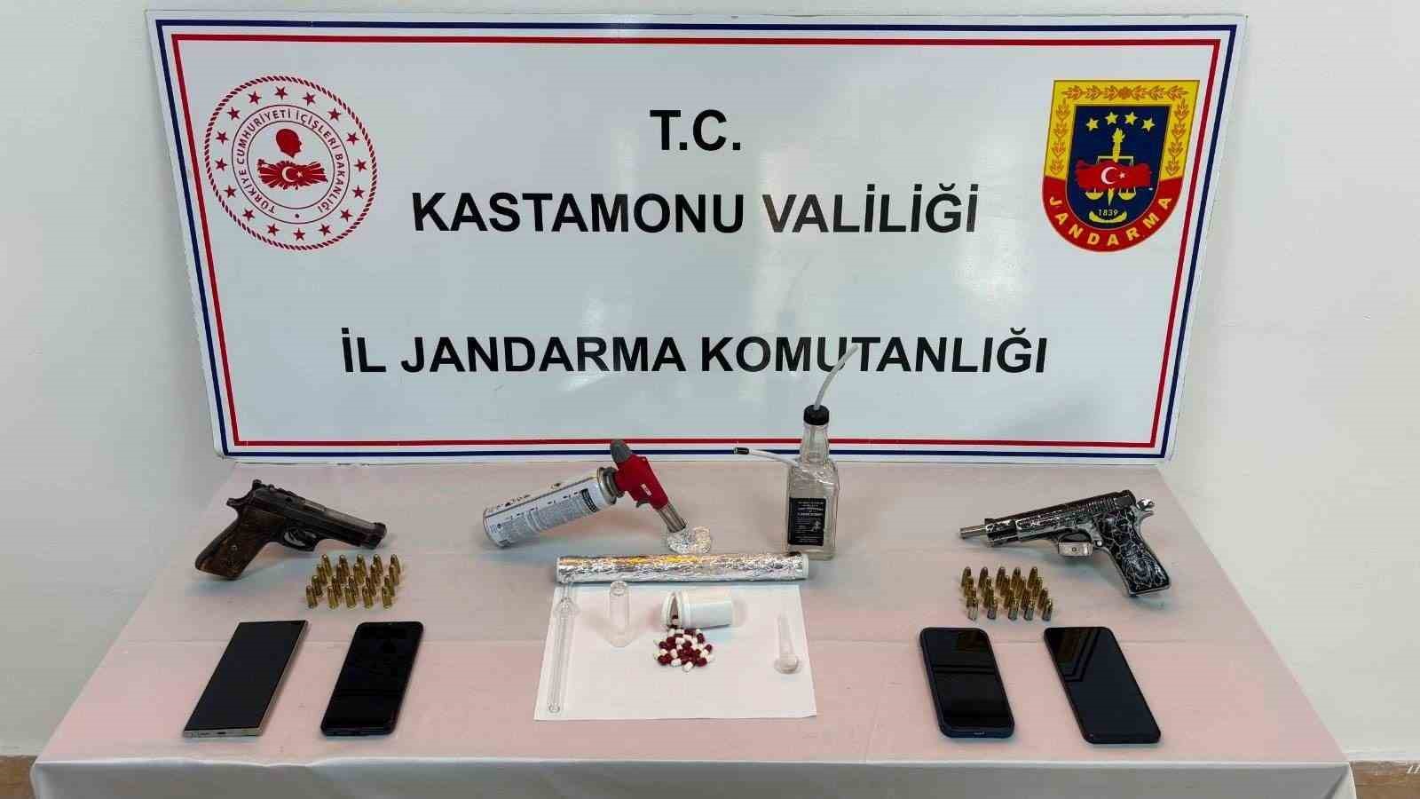 kastamonu-da-uyusturucu-operasyonlarinda-yakalanan-3-supheli-tutuklandi