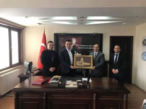 Kursiyerler Kaymakam’ın Resmini Deri Tabloya Yapıp Hediye Ettiler