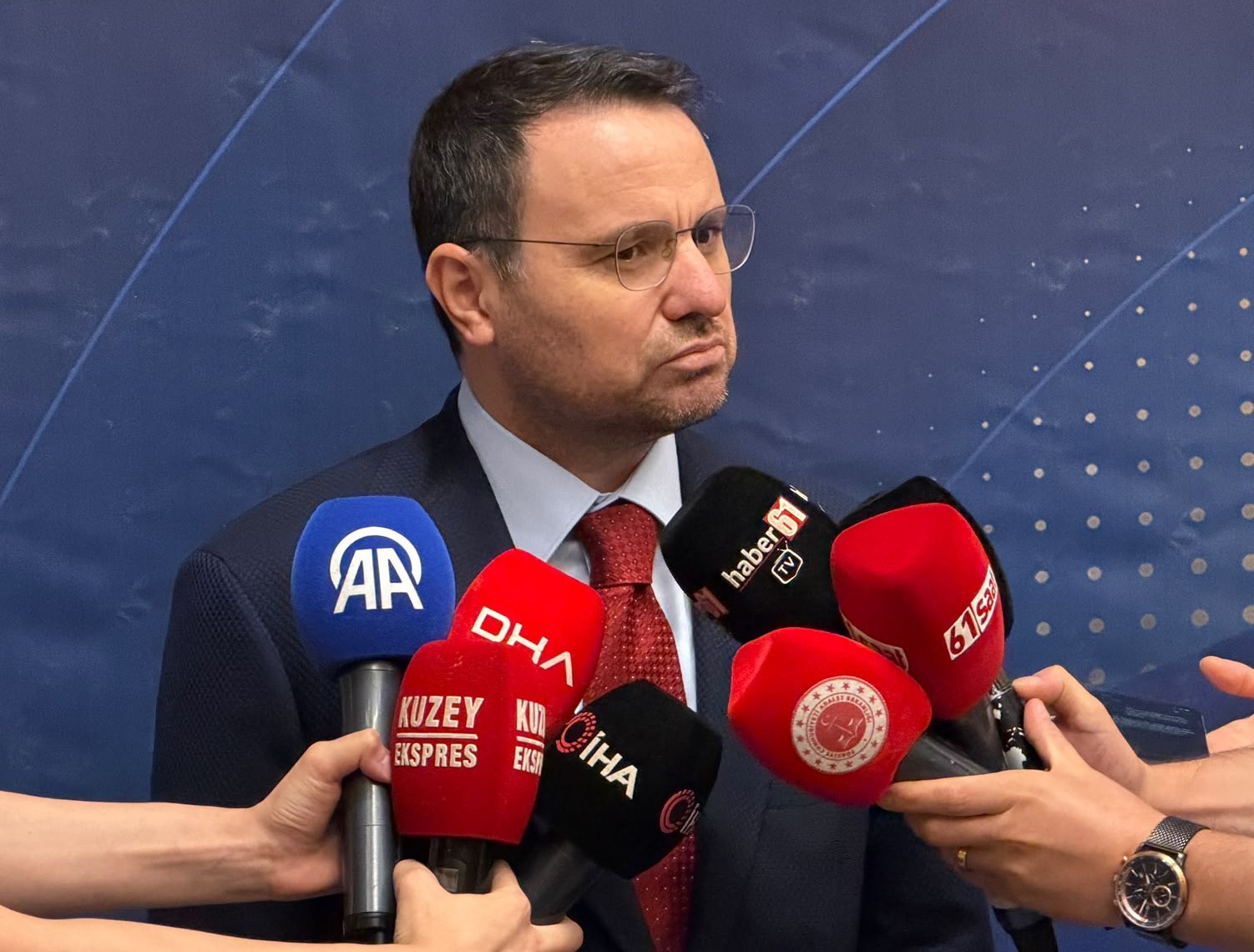 bakan-akin-gurlek-burada-kesinlikle-dini-bir-goruse-dini-bir-cemaate-karsi-bir-operasyon-yok-mali-yapilanmaya-yonelik-bir-operasyon