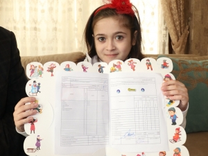 Evi Sınıfı, Koltukları Da Sırası Olan Meryem Karnesini Aldı