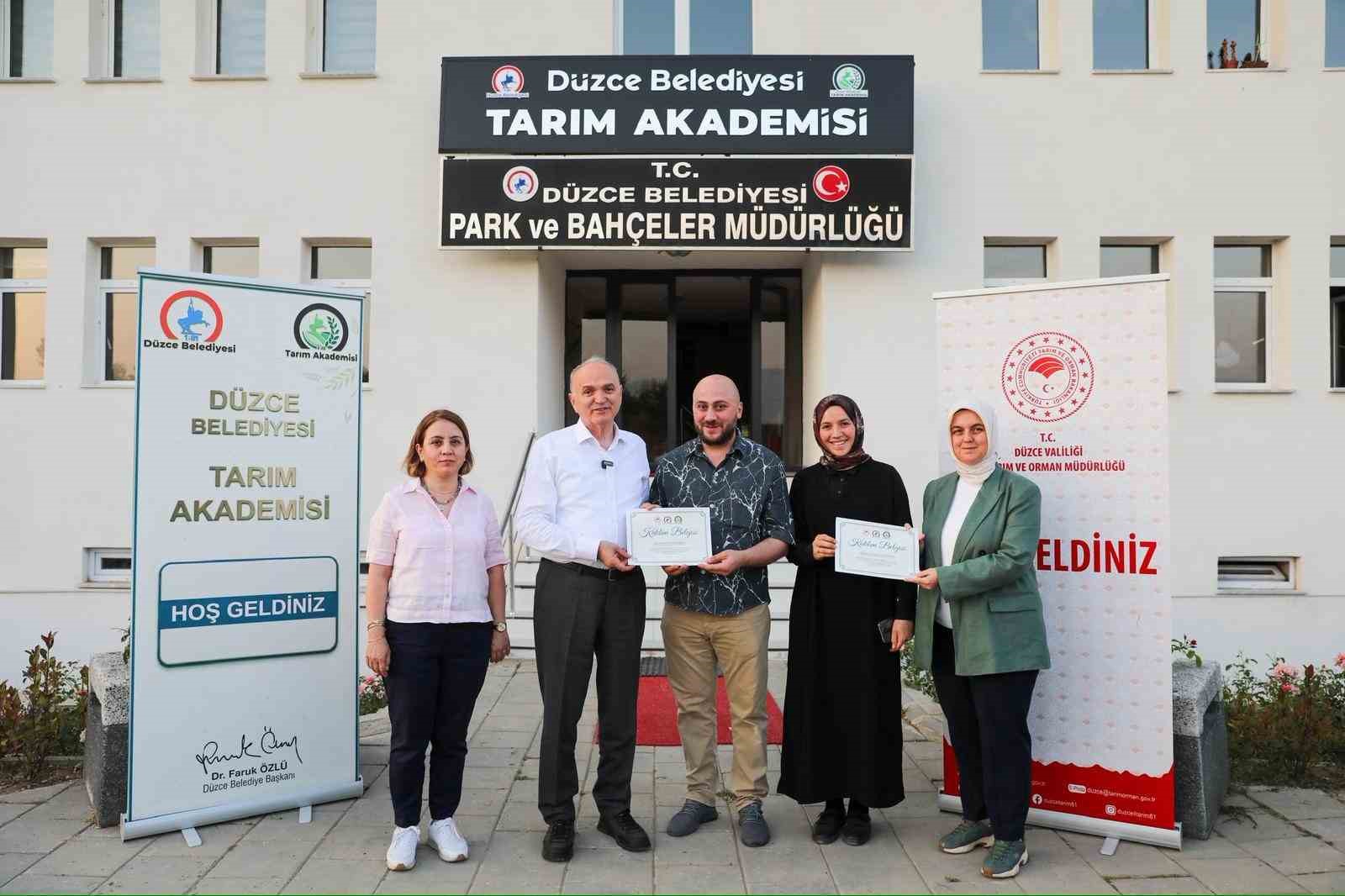duzce-de-ilk-kez-yetisen-siyez-bugdayinin-hasadi-yapildi