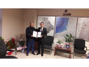 Burhaniye’de İdarecilere Teşekkür Belgesi