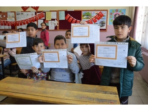 Öğrencilerin Karne Heyecanı