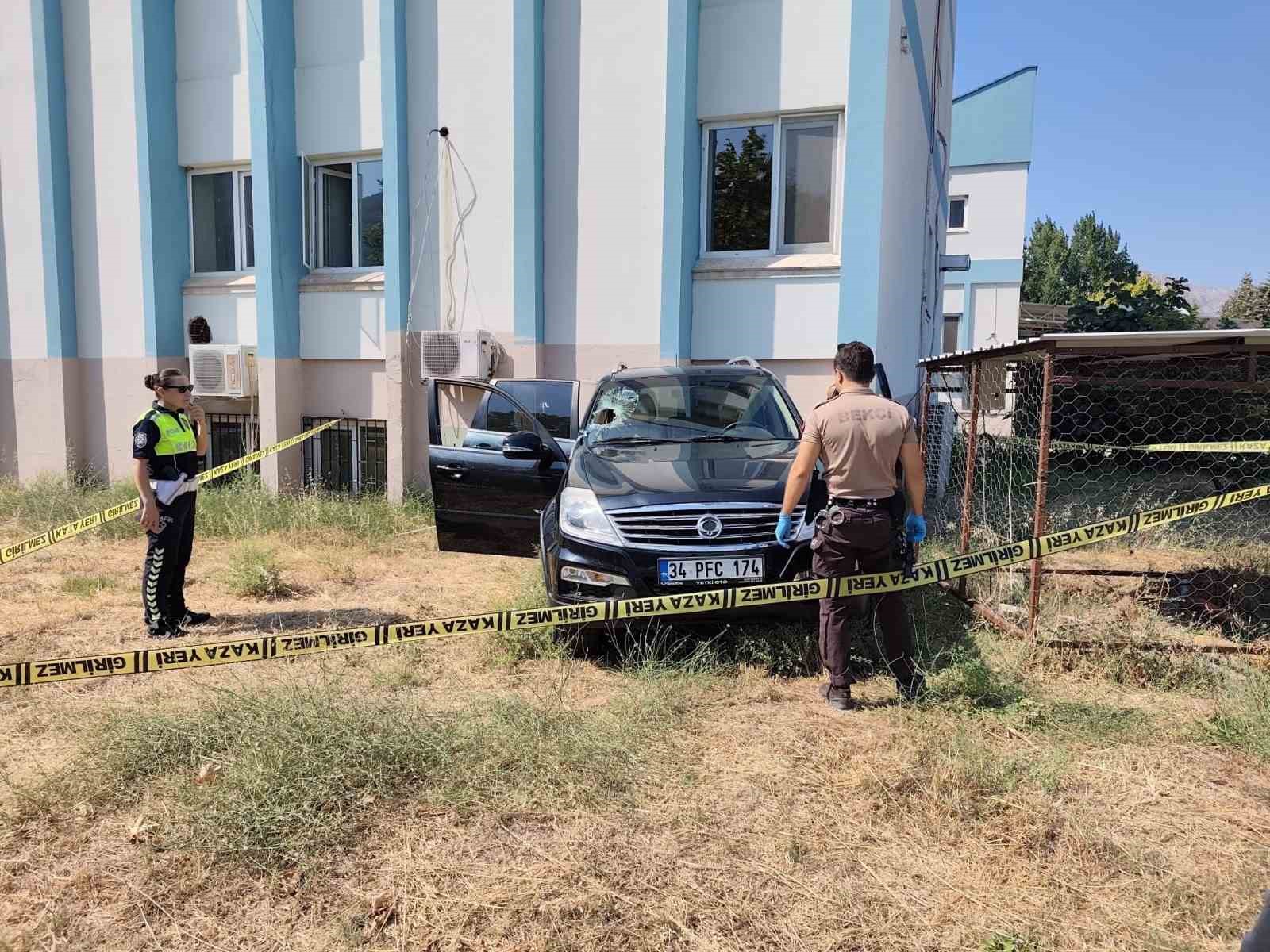 doktora-gitmek-icin-yola-cikti-hastanenin-bahcesinde-hayatini-kaybetti