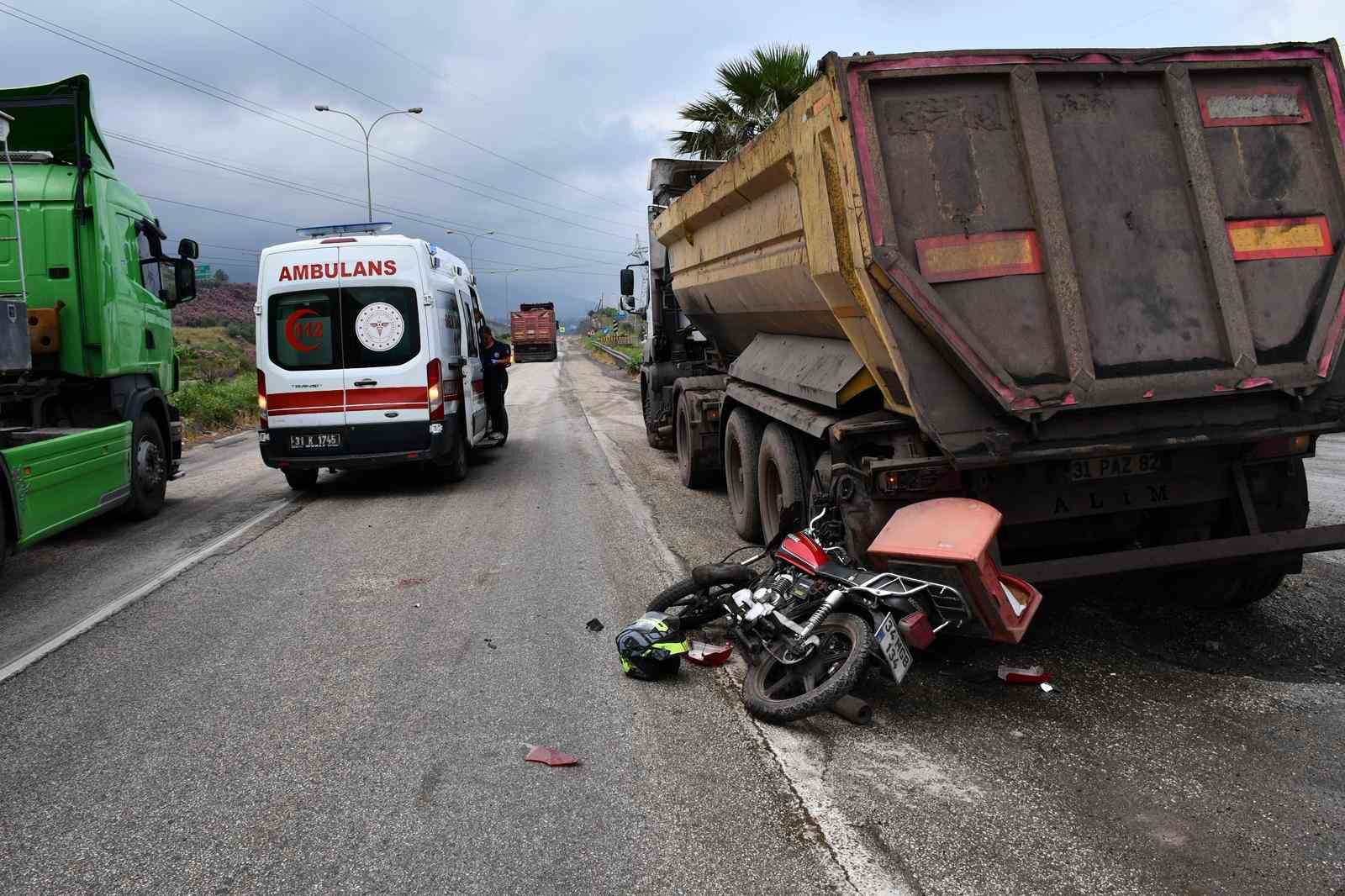 hafriyat-kamyonuyla-carpisan-motosikletin-surucusu-yaralandi