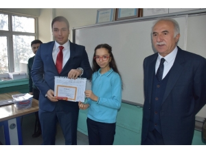 Reşadiye’de Öğrenciler Karne Heyecanı Yaşadı