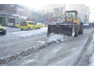 Ağrı’da Kar Temizleme Çalışmaları Devam Ediyor