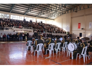 Askerden Liselilere Karne Konseri