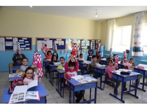 Vali Sonel’den 6 Bin Öğrenciye Satranç Takımı