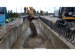 Rize’de Şehrin İçinden Akan Kapalı Dereler Temizleniyor