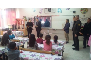 Selendili Öğrencilerin Karne Sevinci