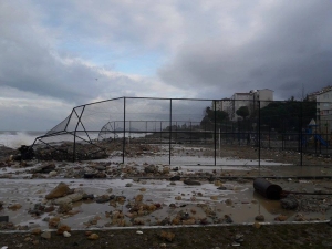 Alaplı’da Dev Dalgalar Sahili Talan Etti