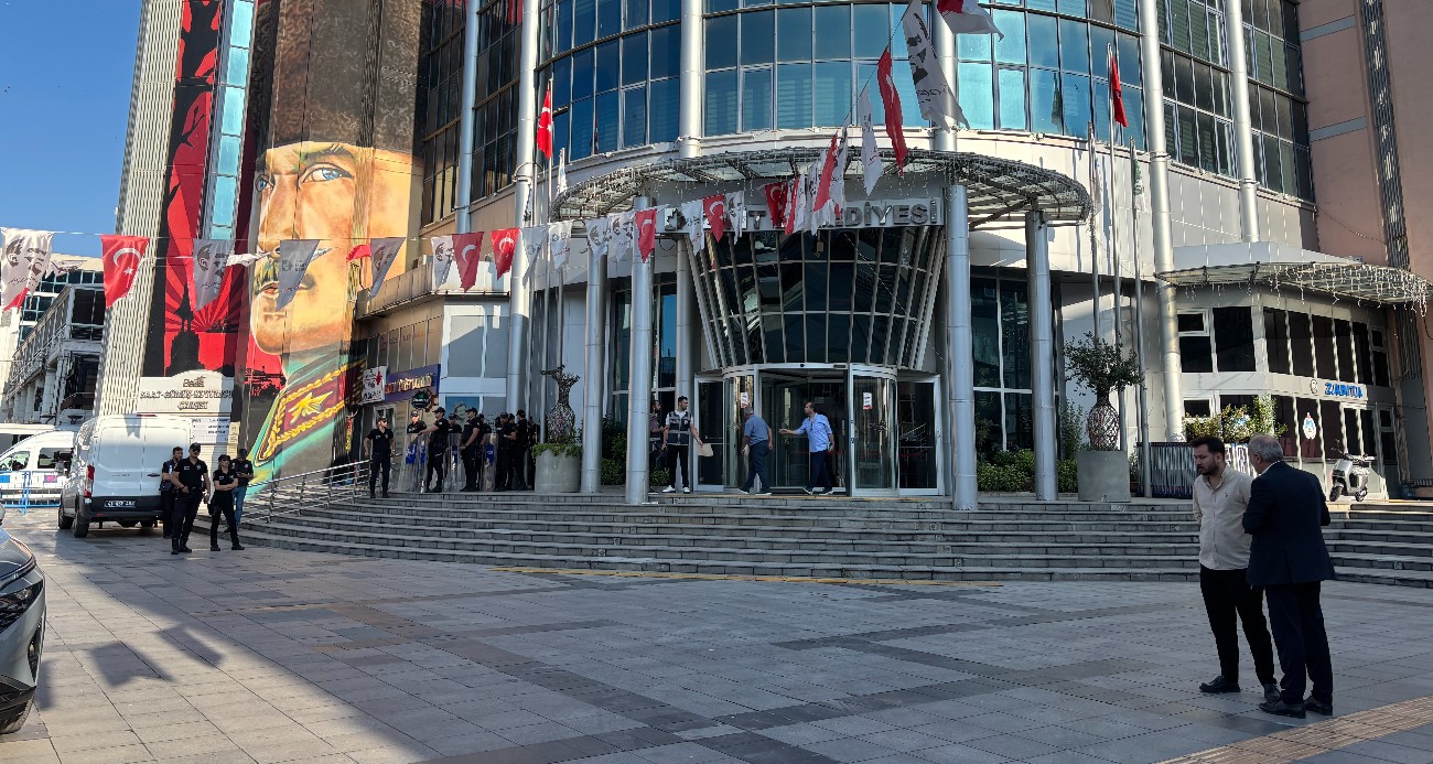izmit-belediyesi-ne-yonelik-yolsuzluk-sorusturmasinda-belediye-baskani-ve-30-suphelinin-ifadelerine-baslandi